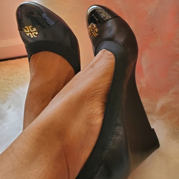Tory Burch Jolie Cap Toe Wedge Pumps Black Size 10 NWOB - Picture 1 of 12